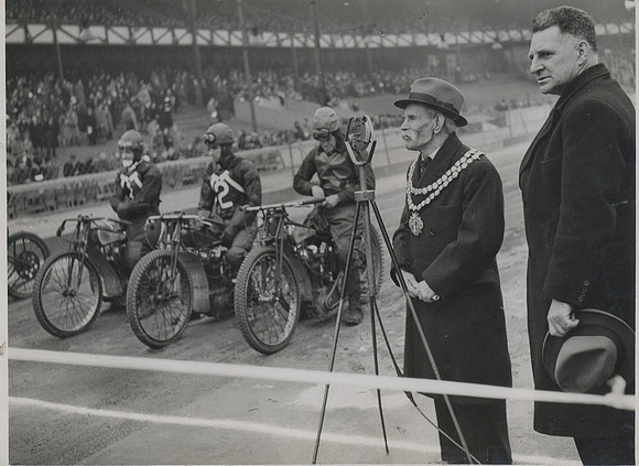 West Ham speedway. West Ham Mayor Thomas Wooder opens the first wartime meeting at West Ham Stadium. 1940.