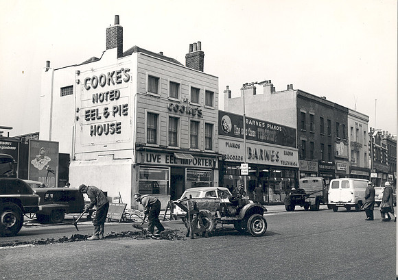 Cooke's Eel & Pie House, High Street, Stratford. 1964.