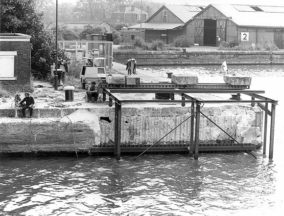 King George V Dock. Replacement of stones on dock quays. 21 June 1988.