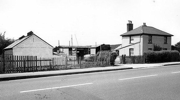 Beddall's Farm, Manor Way. July 1973.