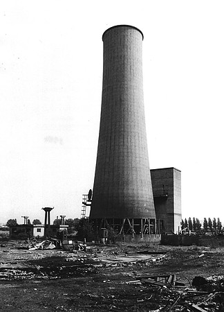 Beckton Gasworks. Reform plant cooling tower. 1984.