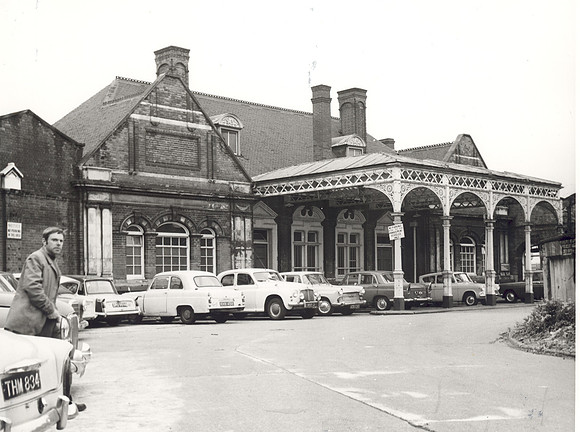 Stratford Station. Station Road entrance.