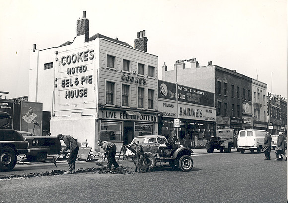 Cooke's Eel & Pie House, High Street, Stratford. 1964.