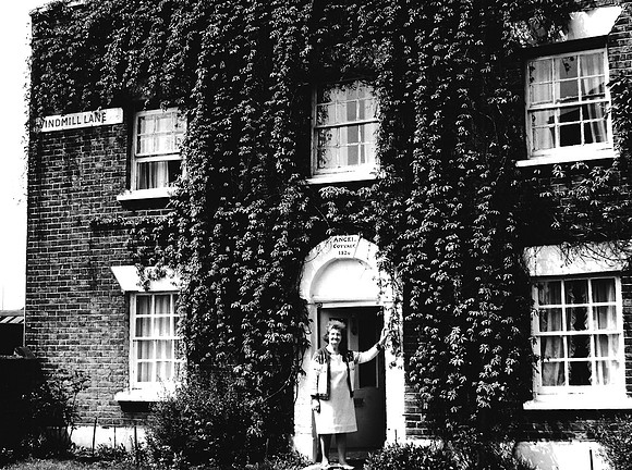 Angel Cottage, Windmill Lane, Stratford. 16 May 1986