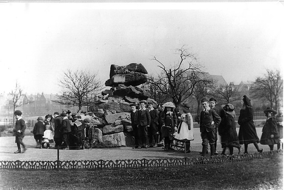 West Ham Park. Cairn on the site of Ham House. 1910.