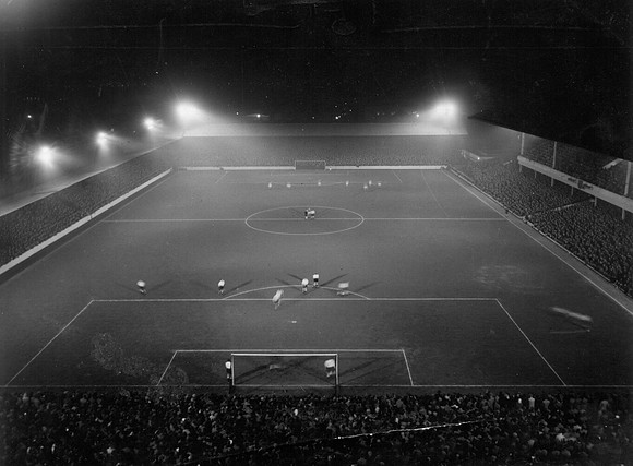 West Ham United FC v Tottenham Hotspur. Floodlit match. 1953.