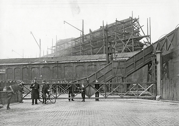 White Gates level crossing, Victoria dock Road. 1904.