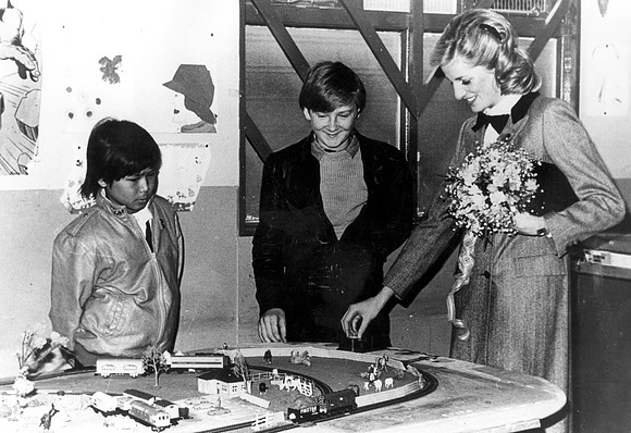 Princess of Wales. Visit to Dr Barnardo's Club, Neville Road, Forest Gate. November 1984.