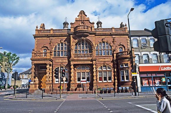 Manor Park Library. 2005.