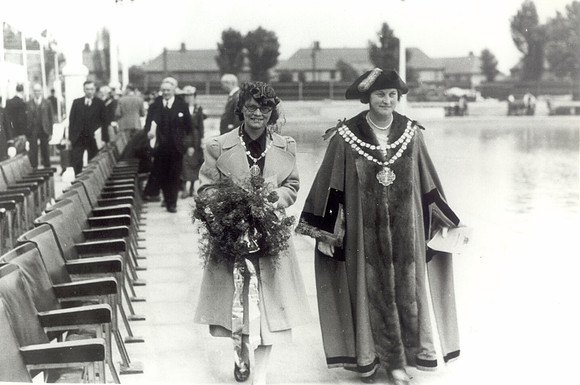 Beckton Lido. Mayor Daisy Parsons at the opening of West Ham Lido. August 1937.